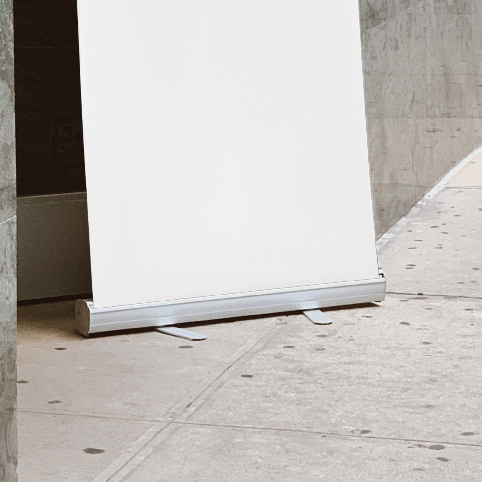CUSTOM RETRACTABLE BANNER